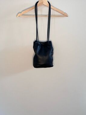 Nine West Black Leather Bucket Bag Drawstring Shoulder Bag Minimalist Vintage